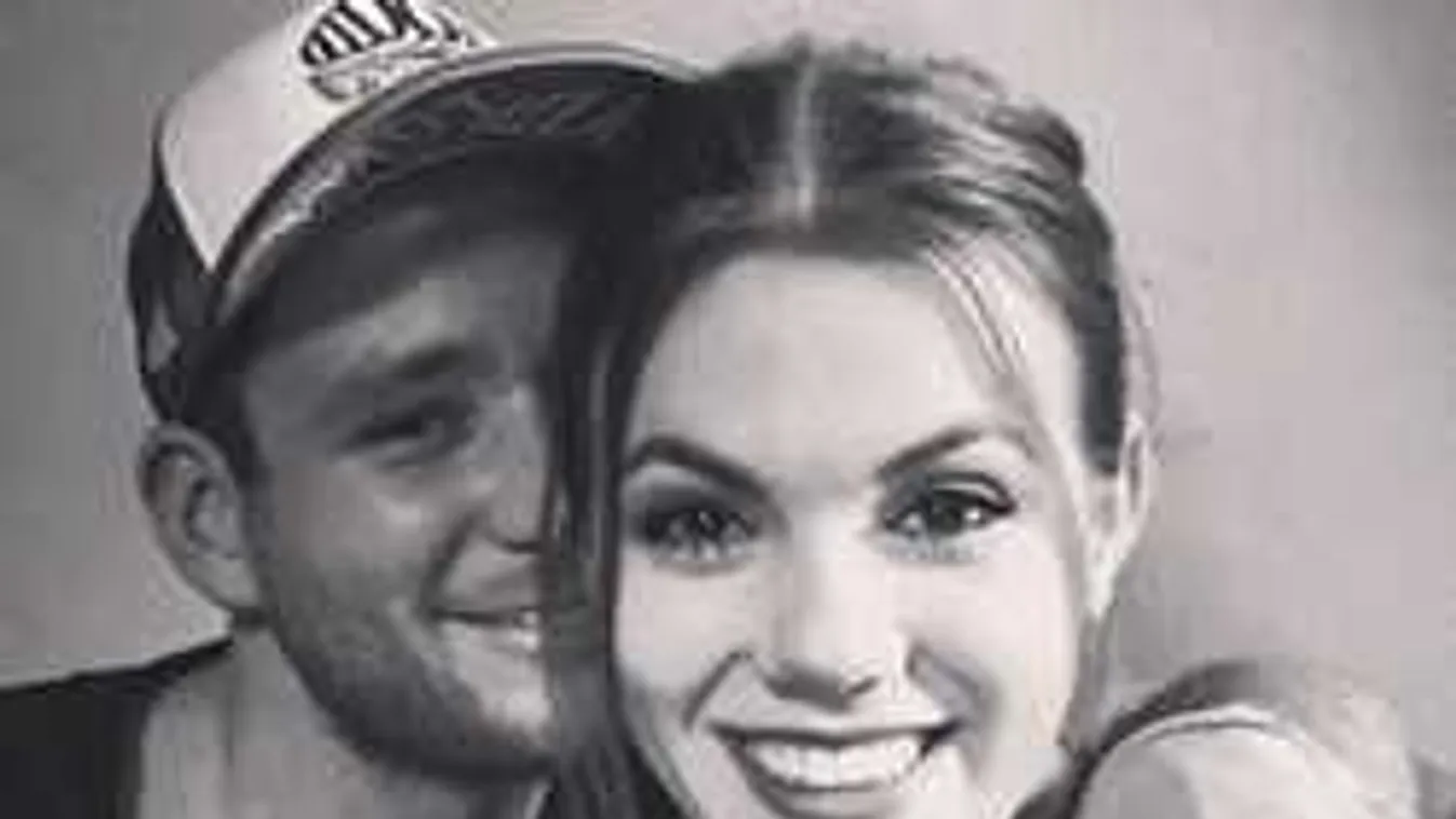 Hoppá, máris jöhet a harmadik gyermek Csobot Adéléknál?