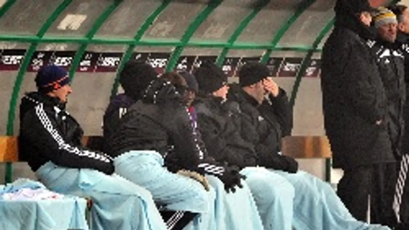 Késik a negyedik csere, meddig tart a kínlódás a pályán?