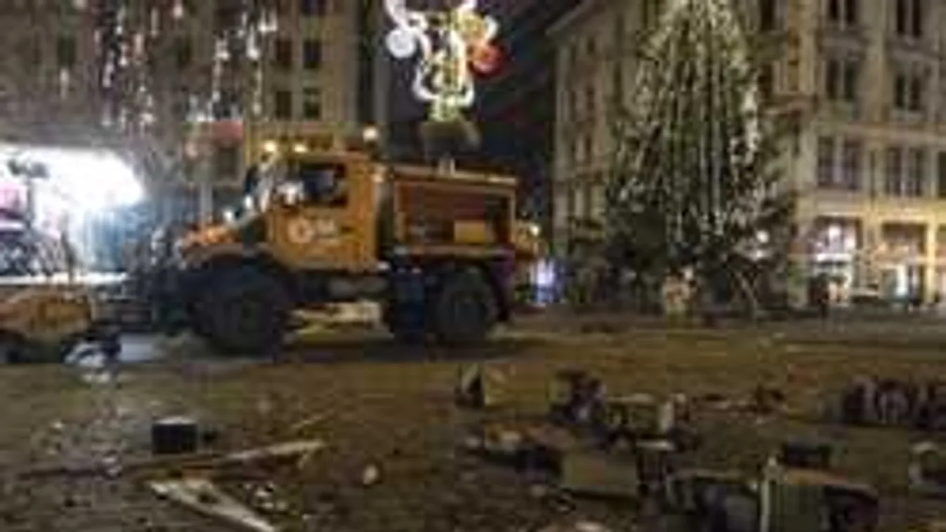 150 köbméter szemetet dobáltunk szét szilveszterkor Budapesten