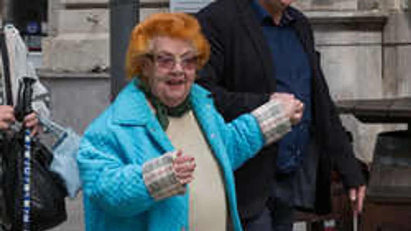 Kiengedték az intenzívről, friss hírek a megoperált magyar művésznőről