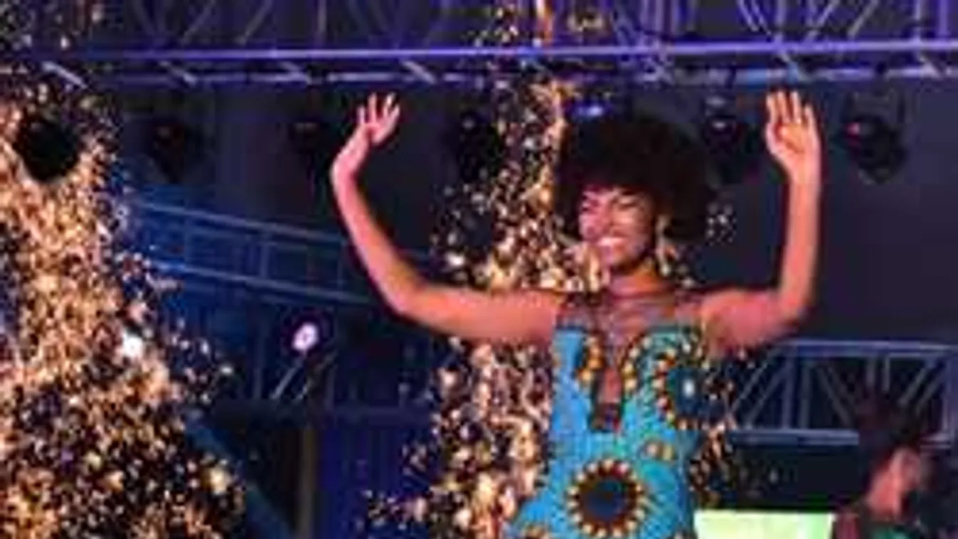 Sokkoló videó: fejére került a korona, felgyulladt a szépségkirálynő haja