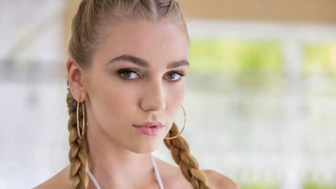 Egyetemi könyvtárban forgatott a szőke pornósztár, berobbant a karrierje