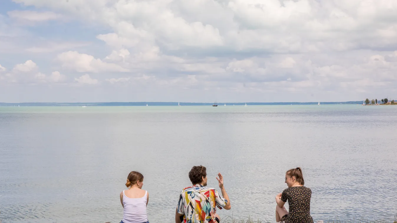 Balatoni horrorárakkal riogat a baloldal: többnyire 1000 forint sincs a strandbelépő