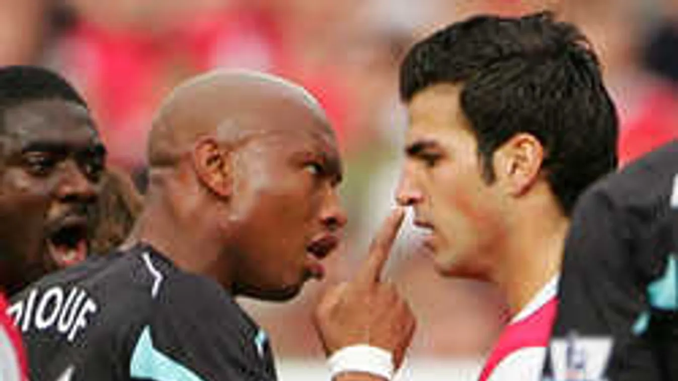 Rendőrök törtek rá az emberöléssel fenyegető sztárra