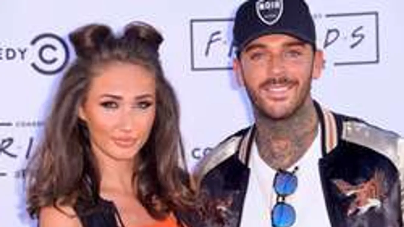 Anyaszült meztelenül szelfizett a valóságshow sztárpárja!