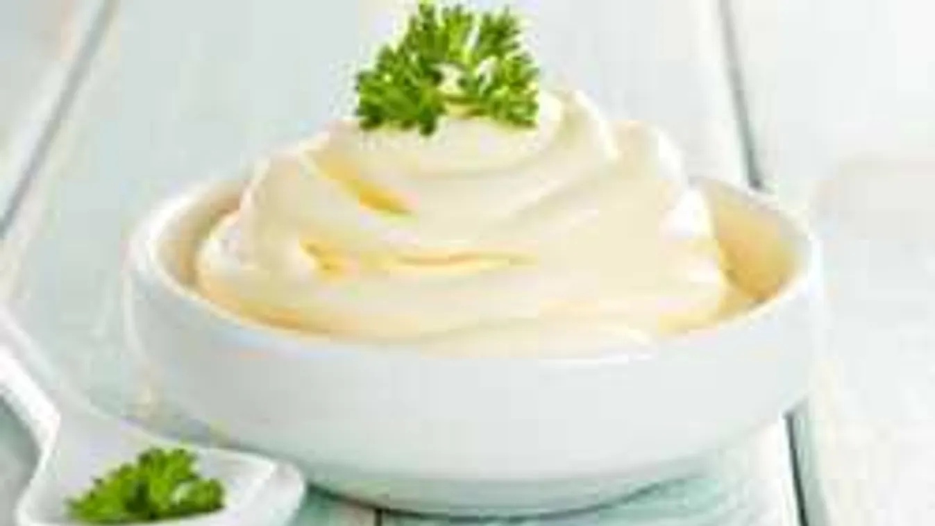 Botrány! Asszonyverő szlogen a majonézen