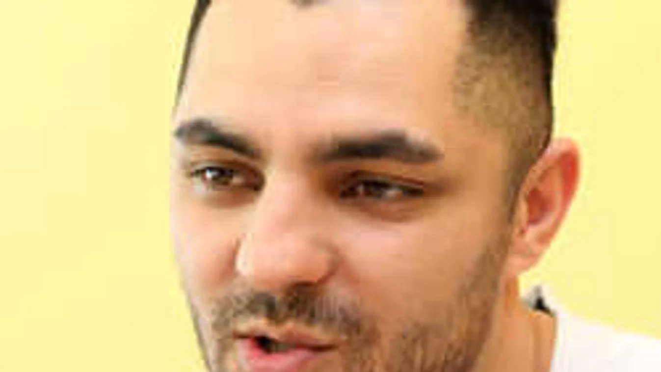 Elképesztő felvétel, lelepleztük a Sztárban Sztár énekesét