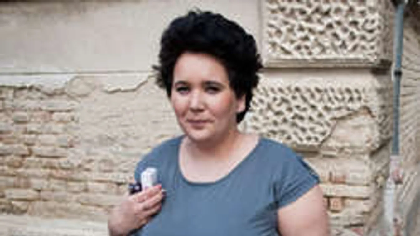 Kiderült: Szerelembe esett a pszichiátrián a nagybeteg BB Évi!