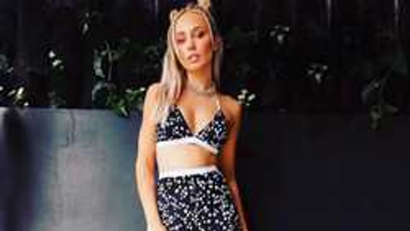 A leggings már a múlté, őrület, mit viselnek újabban a nők