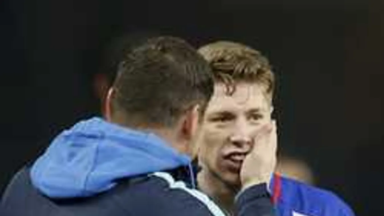 Dárdainak keményen beszóltak, ezt nem teszi zsebre