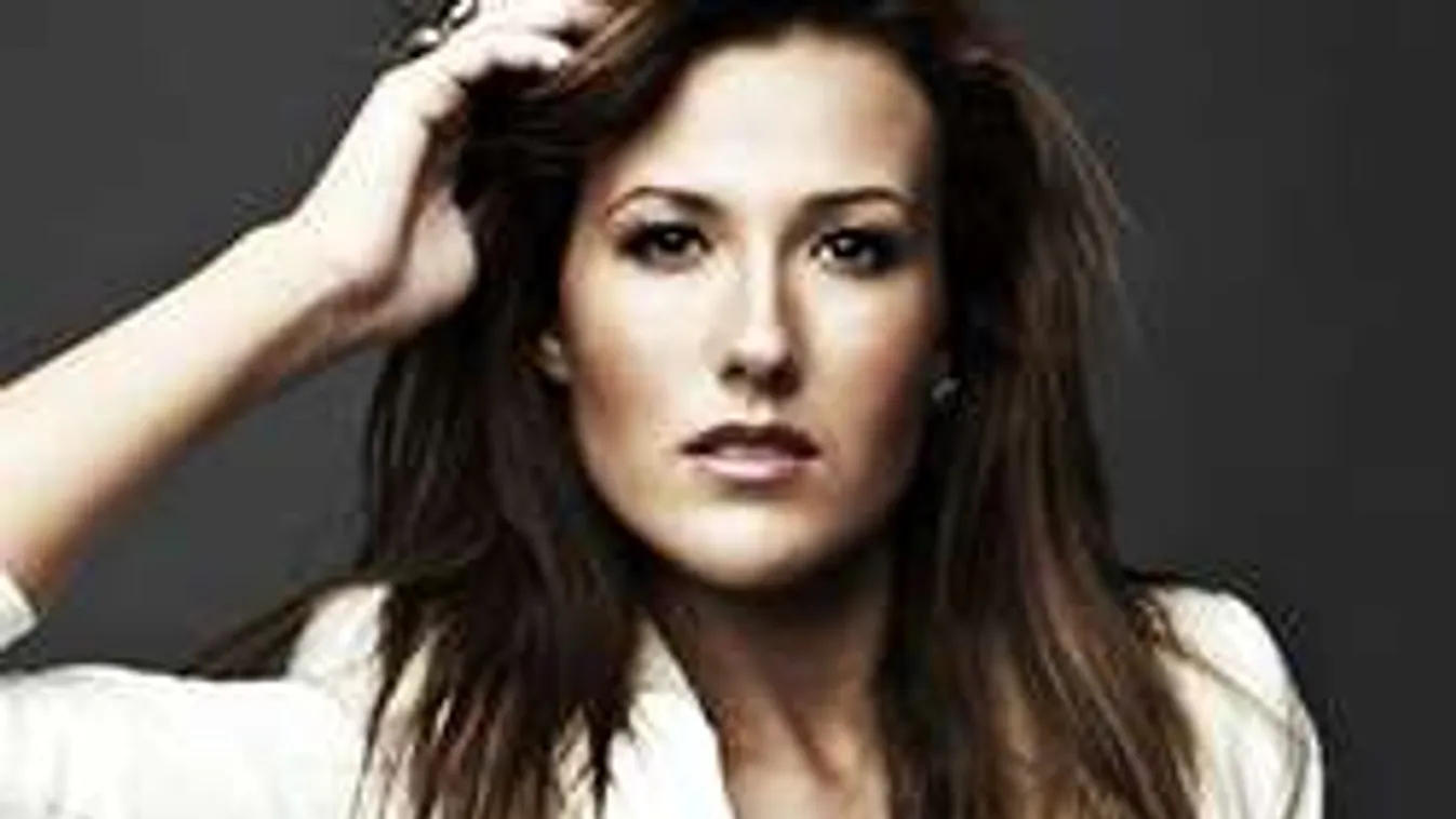 Ez már csak egy ilyen nyár! Újabb elhalasztott sztáresküvő.