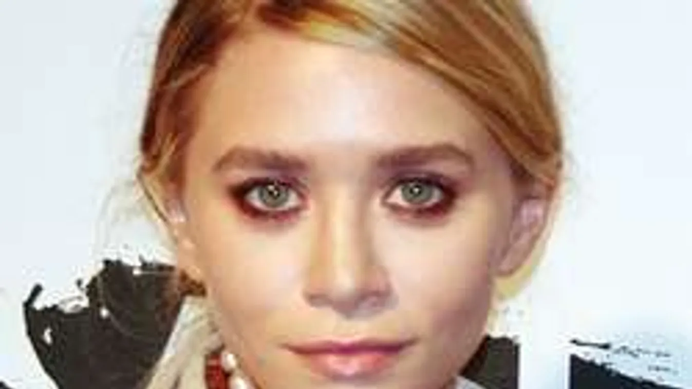 Hoppá: ebbe az öregedő férfiba szeretett bele a fiatal színésznő!