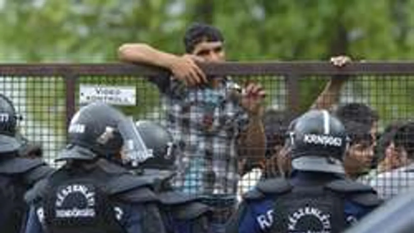 Ezért törtek-zúztak a menekültek Debrecenben