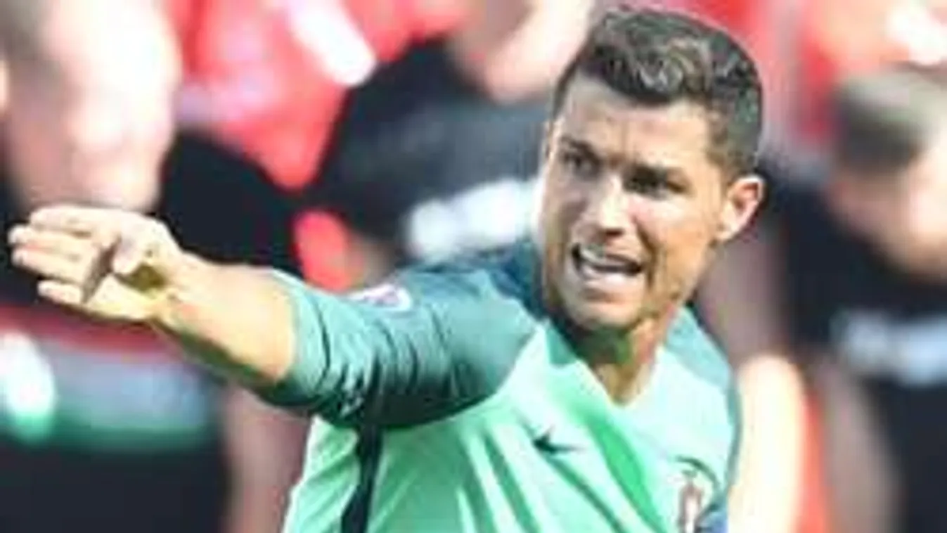 Ki hinné? Nem a csajok kenik C. Ronaldo testét