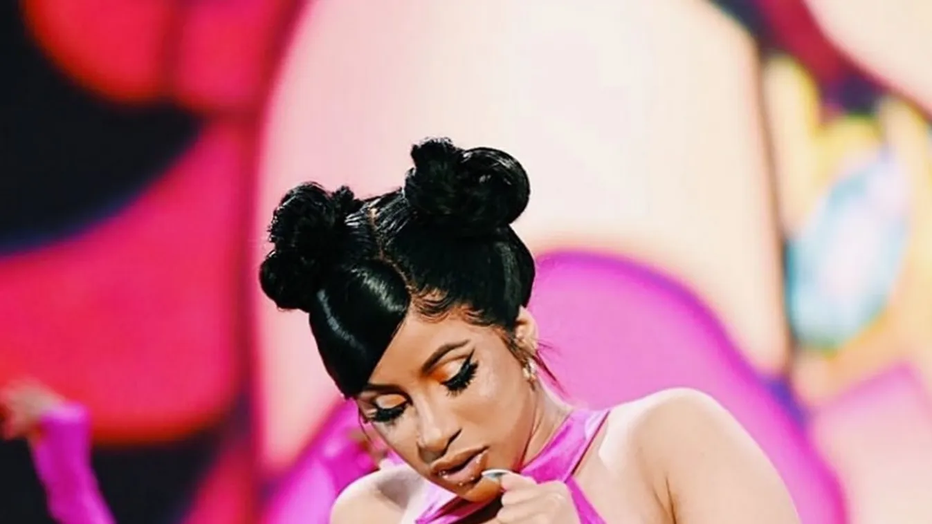 Az amerikai énekesnő megmutatta, hogyan pattognak a mellei szex közben