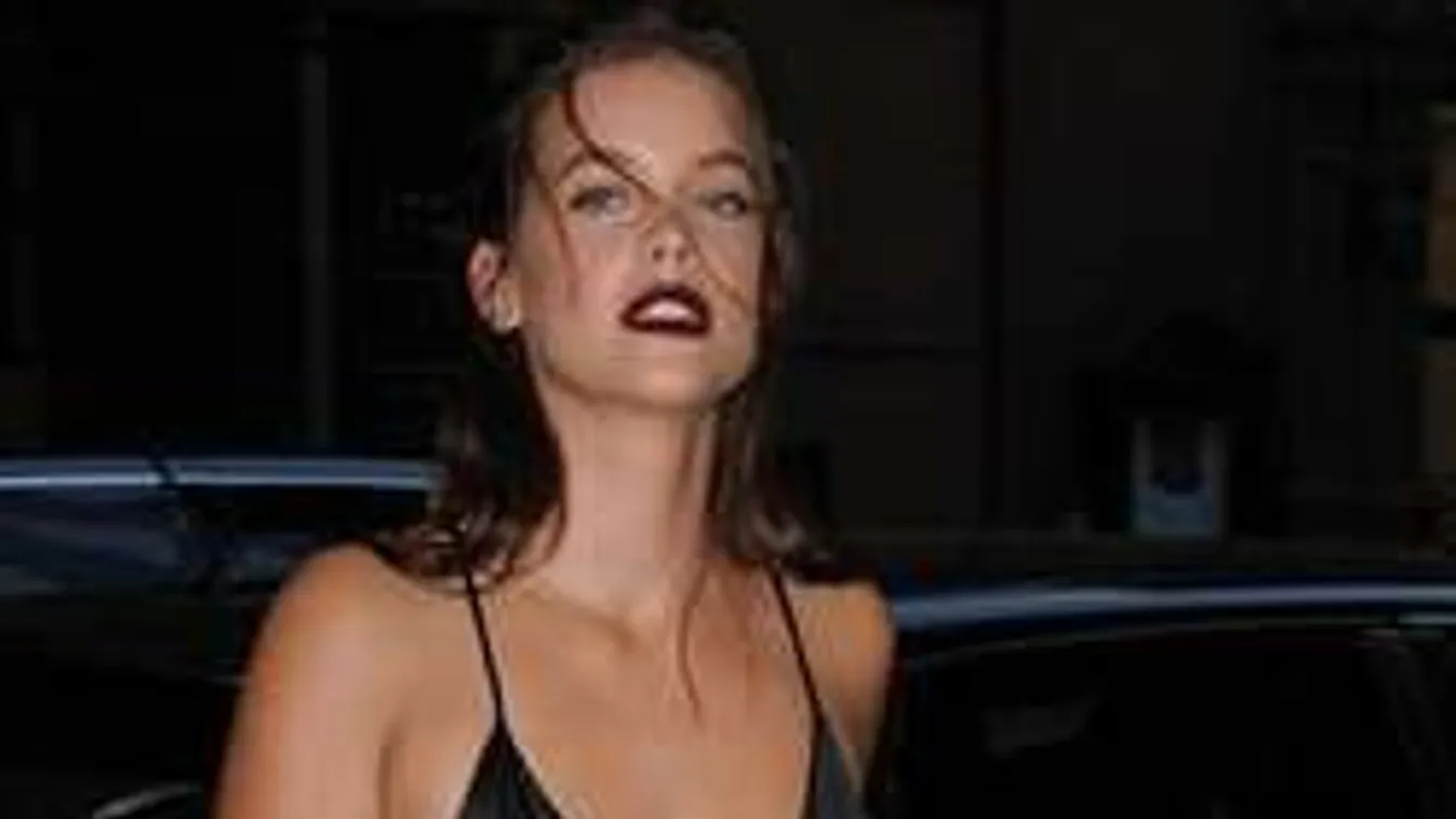 Melltartó nélkül, hálóingben partizott Palvin Barbara