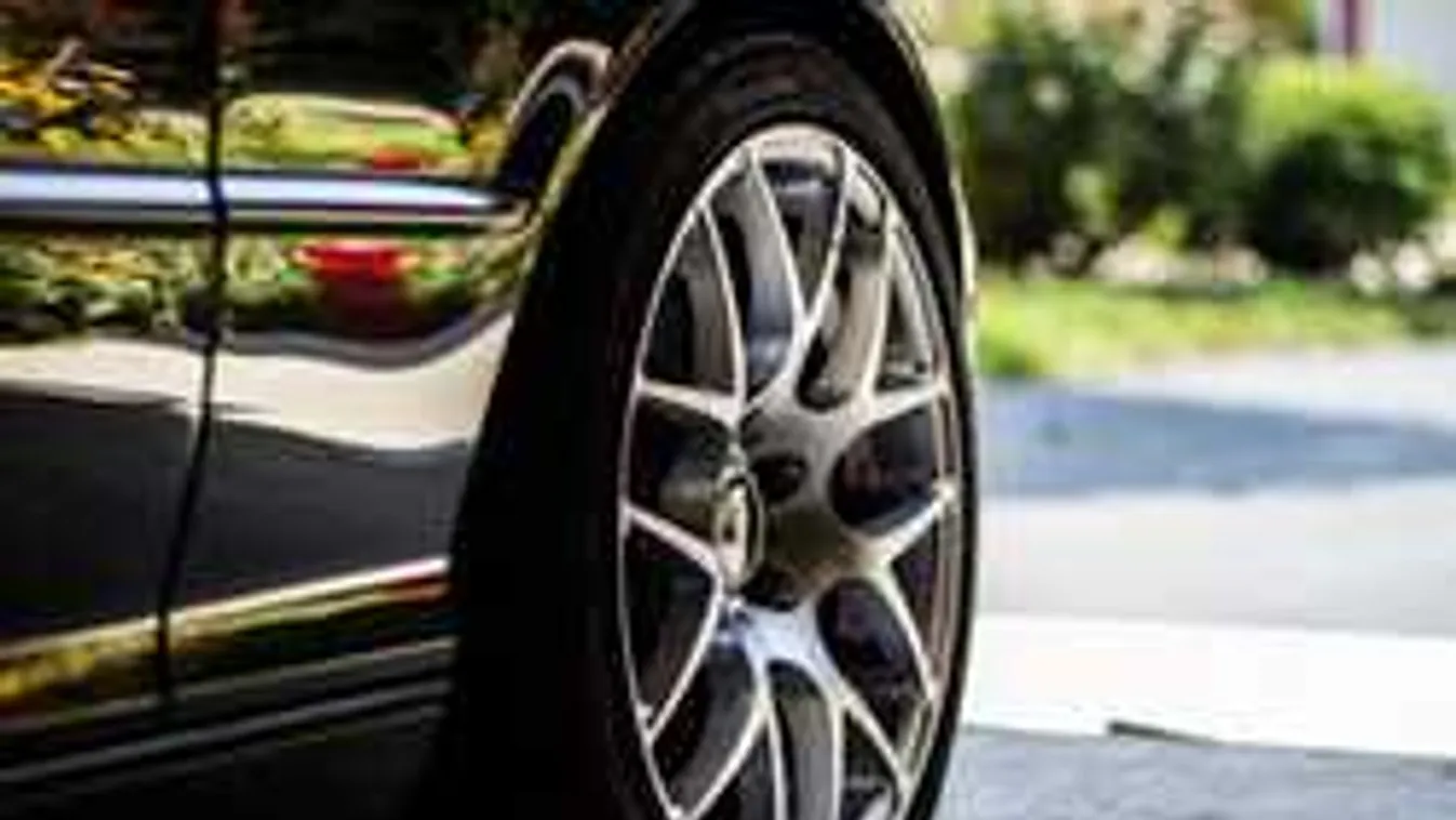 Jó hír az autósoknak, több ezer ember bírságát engedik el