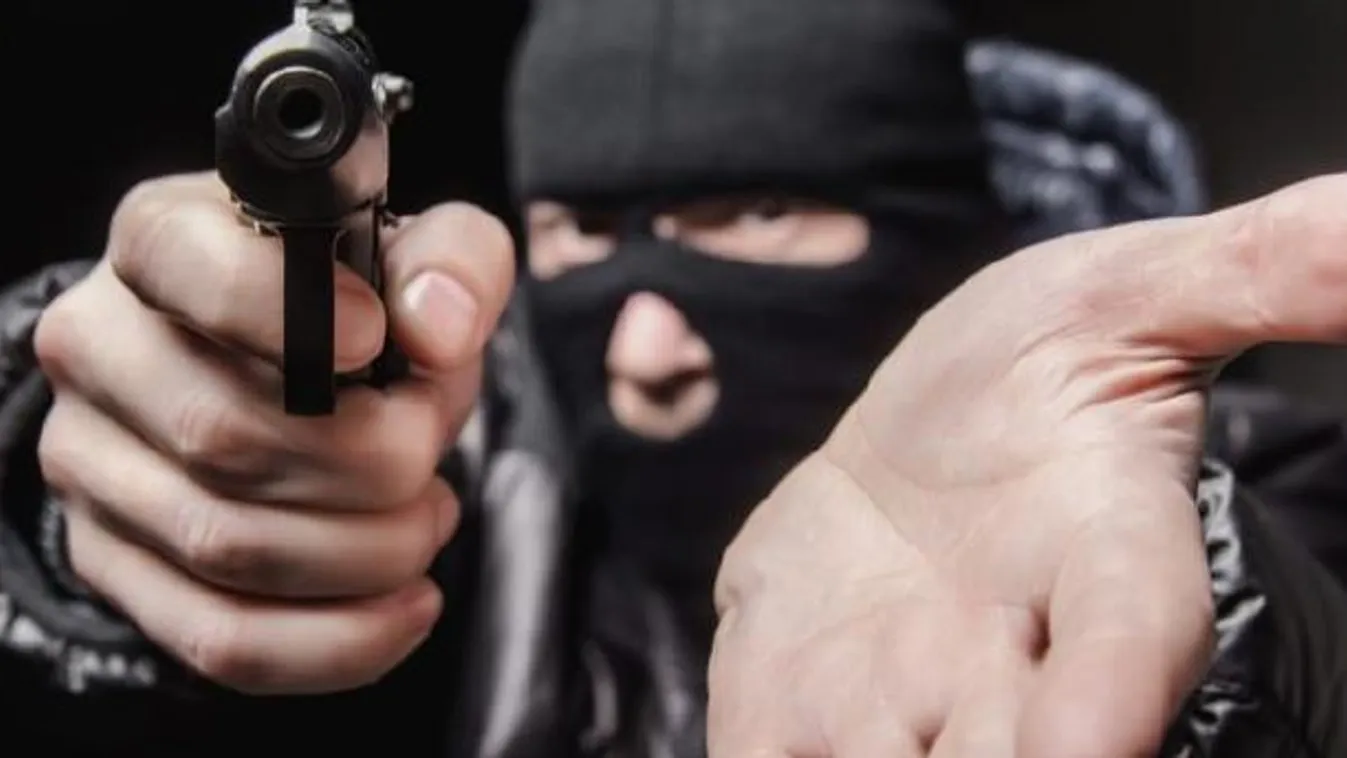 Ezt a szemüveges magyar bankrablót keresik a rendőrök – videó