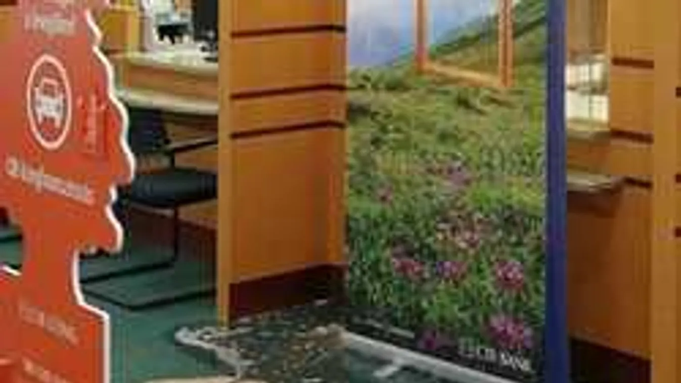 Beszakadt a tető a Flórián téri bankban