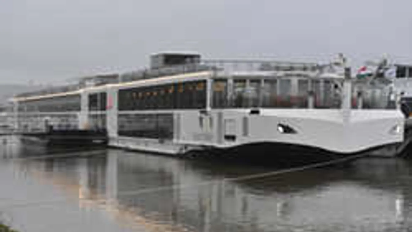 Megijesztette a szállodahajó az utasokat