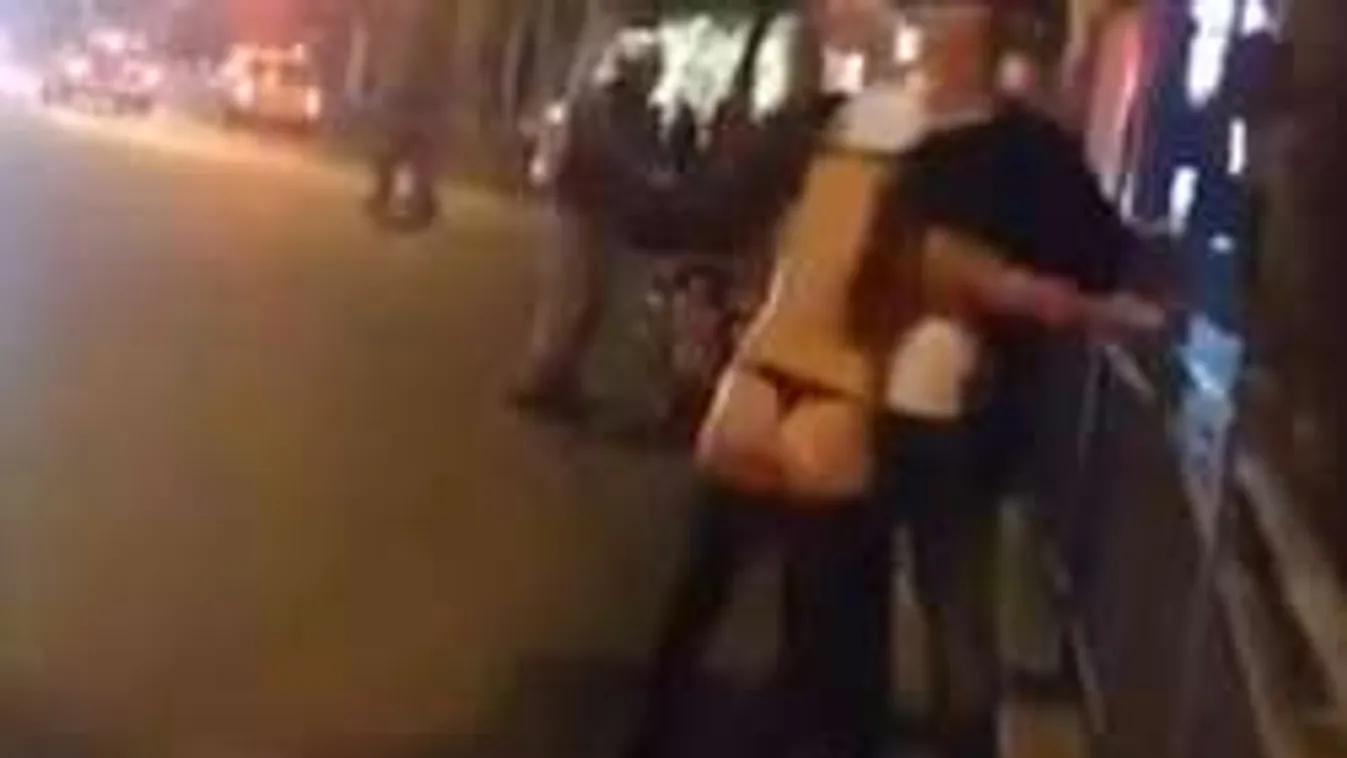 Egy szál tangában könyörgött szexért az ittas nő a forgalmas utca közepén! - Videó