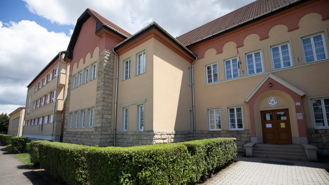 Egy köhögő tanár terjesztette el a koronavírust Mezőkövesden, 21-en fertőződtek meg – videó