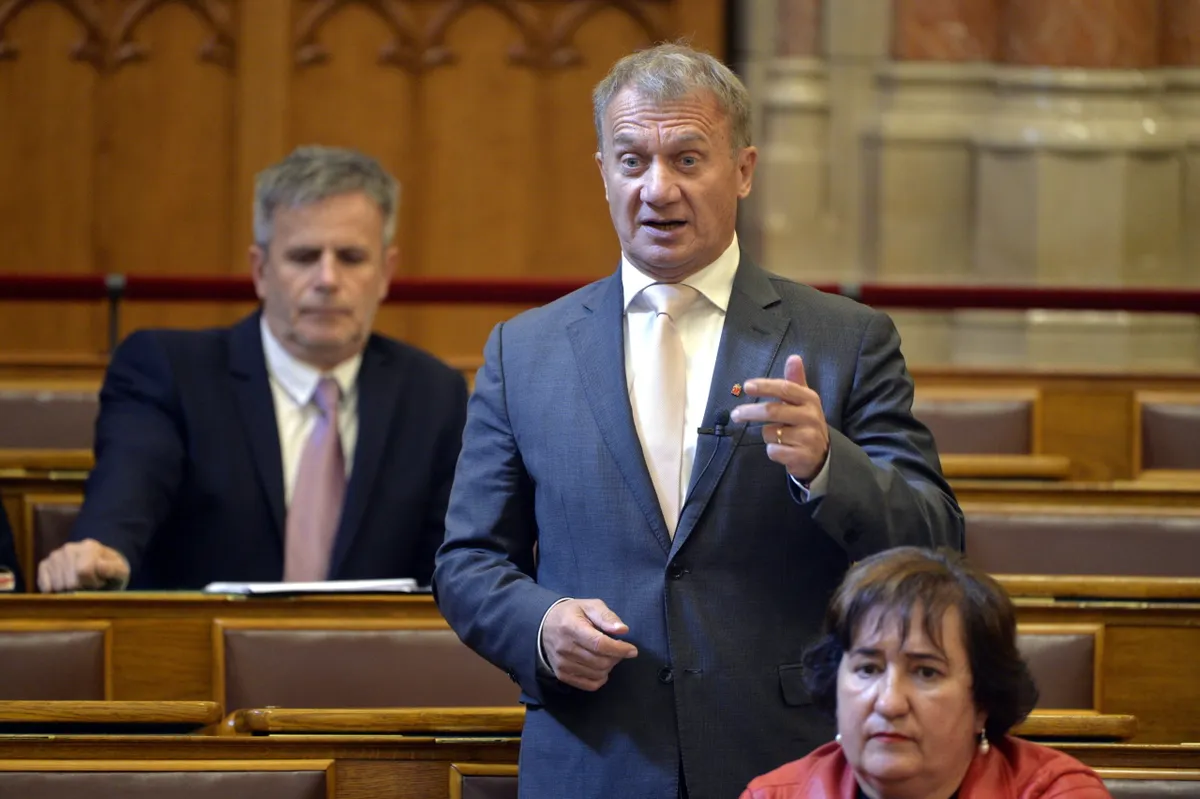 GURMAI Zita; VARJU László