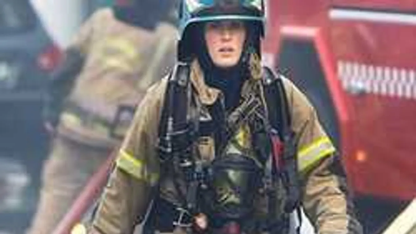 Megbolondult az internet a világ legdögösebb tűzoltólányától