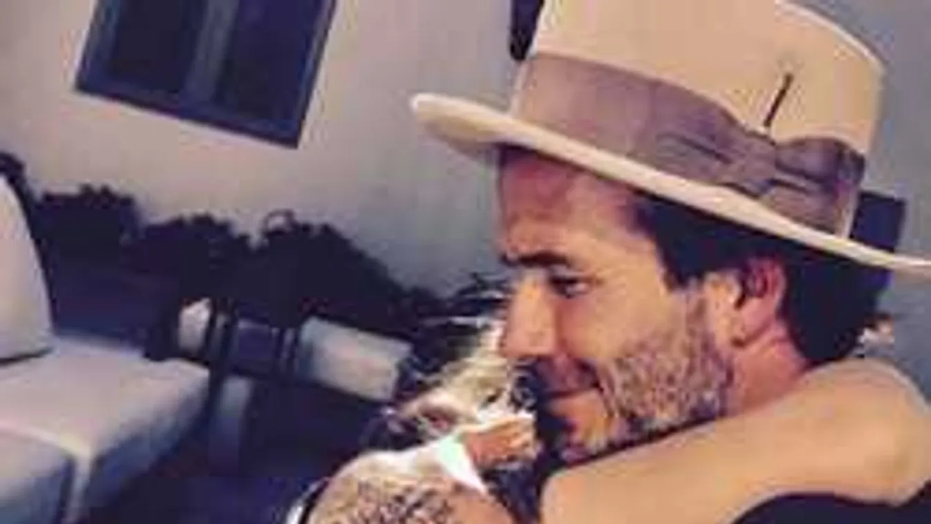 Botrány lett Beckhamék csókos fotójából