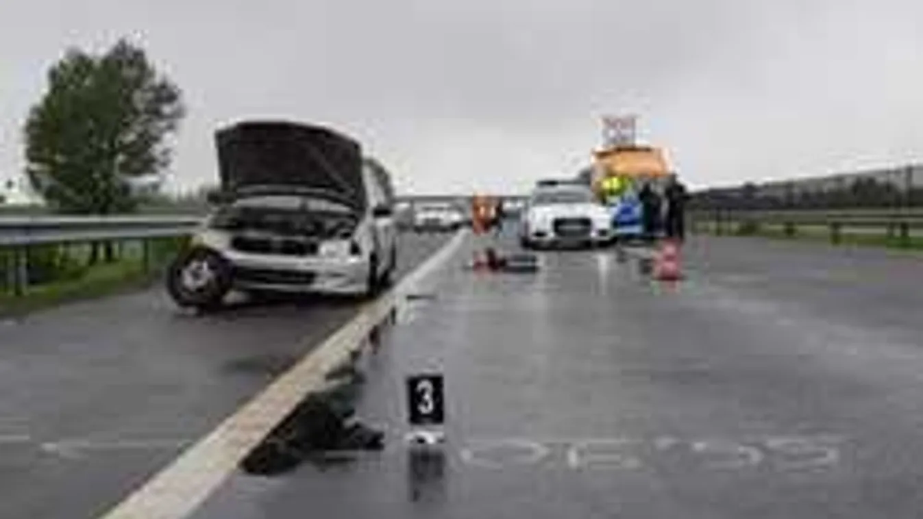 Megjöttek az első fotók, kamion gázolt el egy férfit az M3-ason