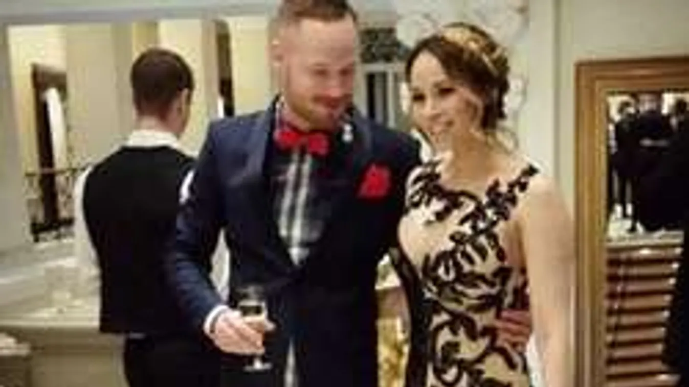 Aleska Diamond mellét csak alig takarja a csipke