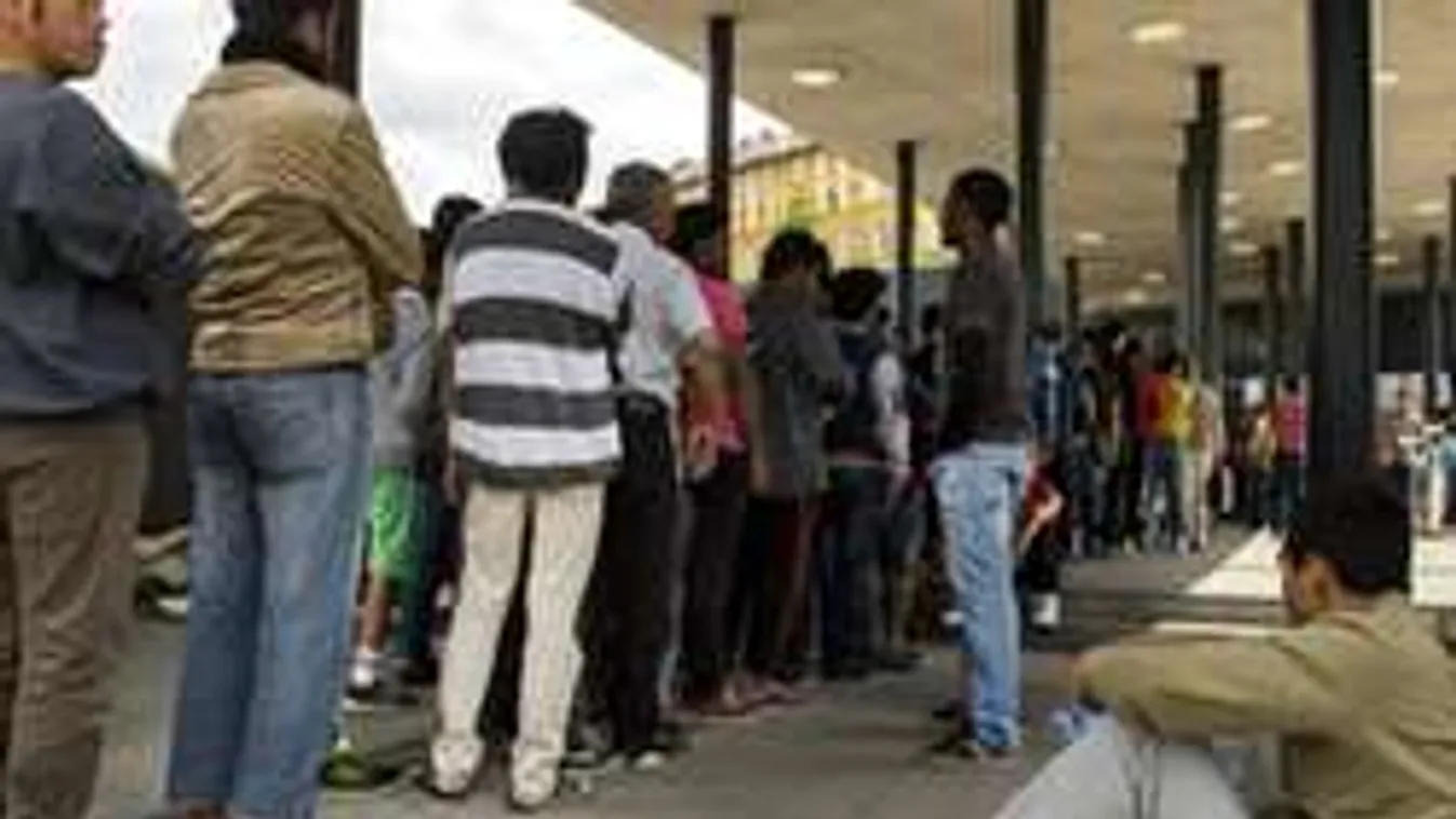Váratlan helyről küldenének Magyarországra több ezer migránst!
