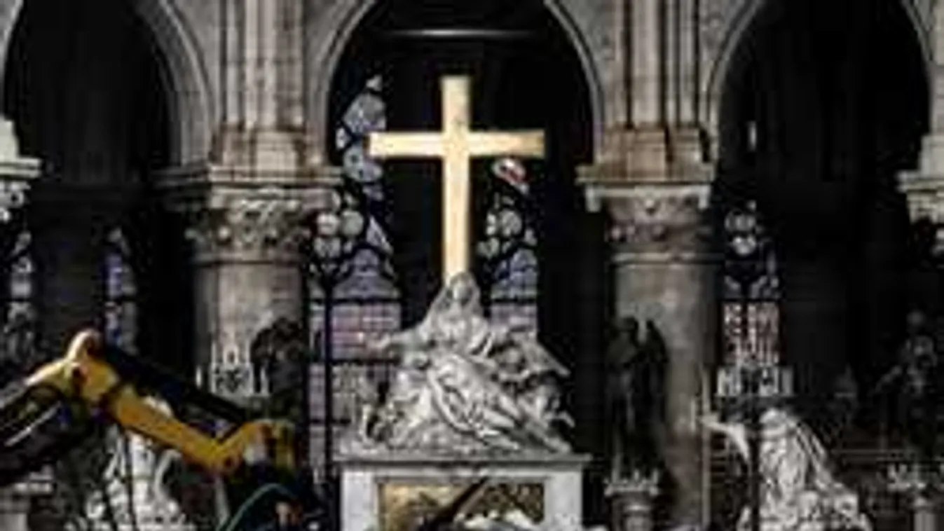 Szívszorító látvány: megjöttek a legújabb fotók a Notre-Dame belsejéről