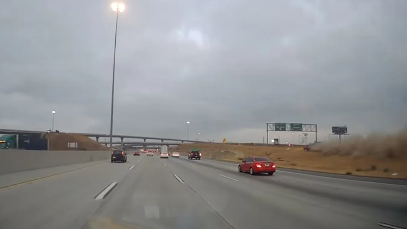 Csúnyán pórul járt az autópályán a pofátlan sofőr! – videó