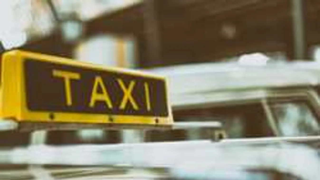 Csúnyán lebukott a budapesti taxis és utasa, lekamerázták őket