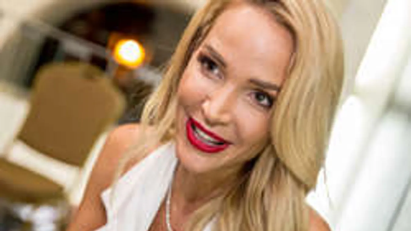 Zimány Linda elképesztően dögös fehérneműben sokkol - fotók