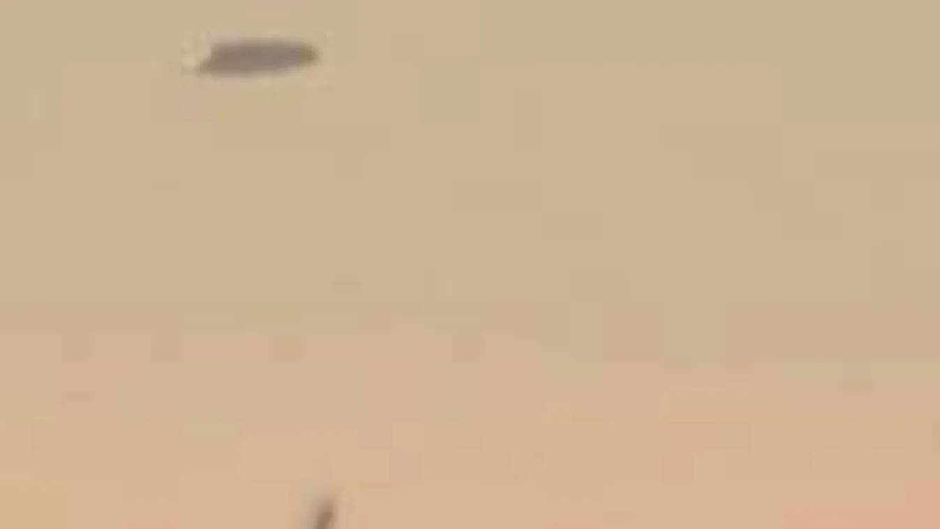 Hatalmas ufó követett egy repülőt Bulgáriában!