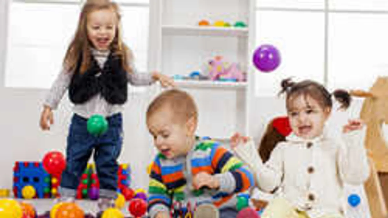 Szadista szórakozik a budapesti bölcsisekkel