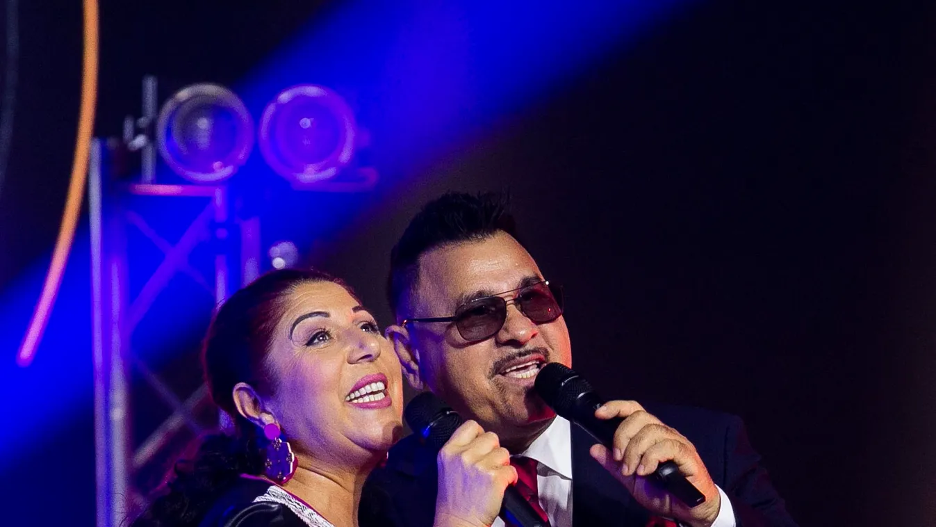 Újra színpadon a Bódi házaspár, sírva fakadt a közönségük