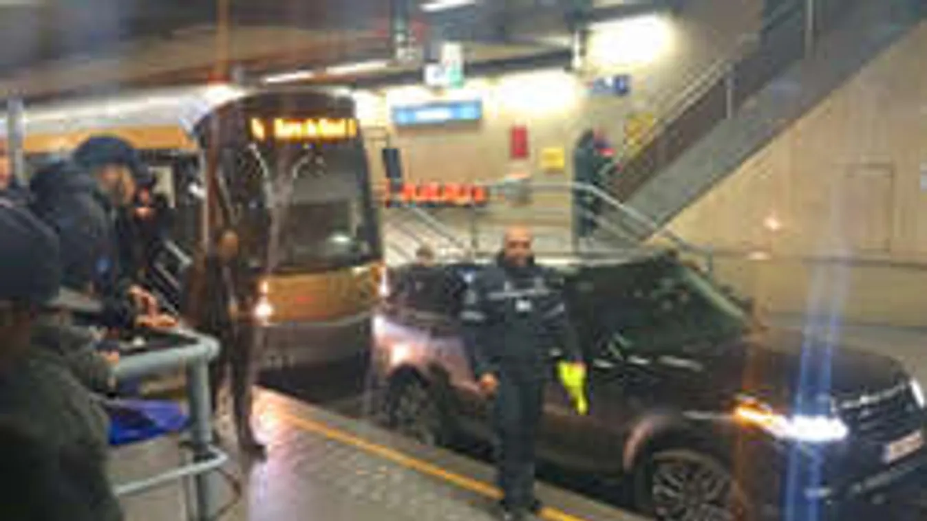 Luxusterepjáróval hajtott a villamosalagútba: Brüsszel nagyja lebénult!