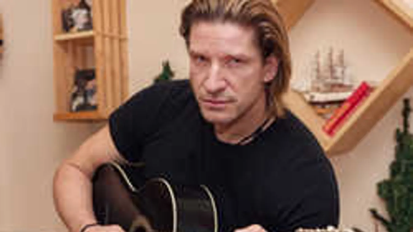 Örömlányokra vágyik az ágyban a szingli Pintér Tibor