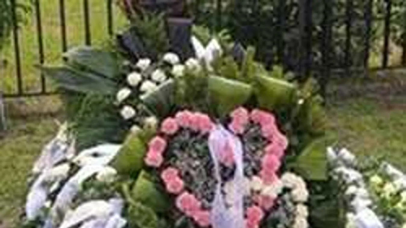 Lányával közös sírkövet kapott az öngyilkos anya