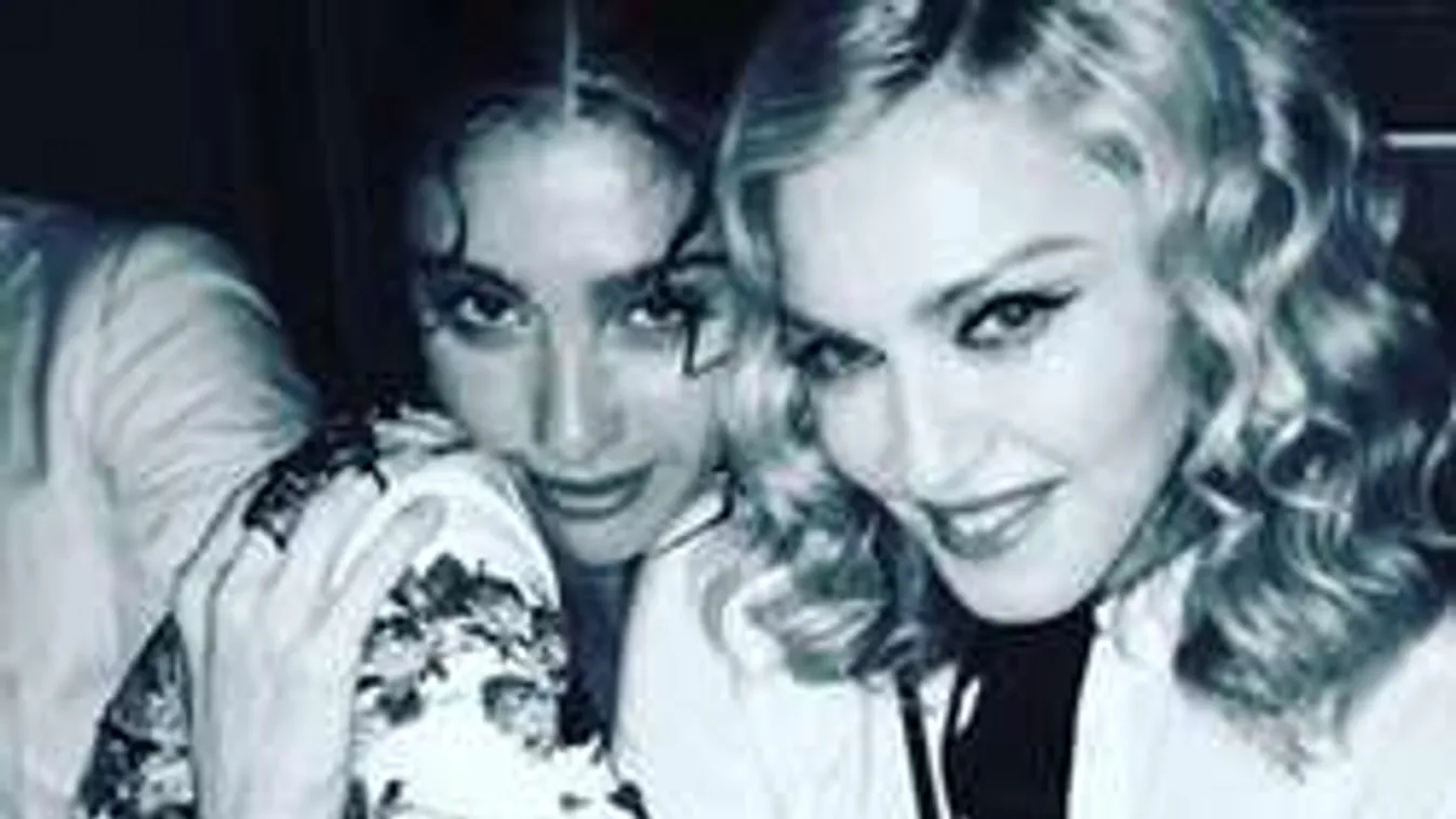 Megmutatta melleit Madonna lánya