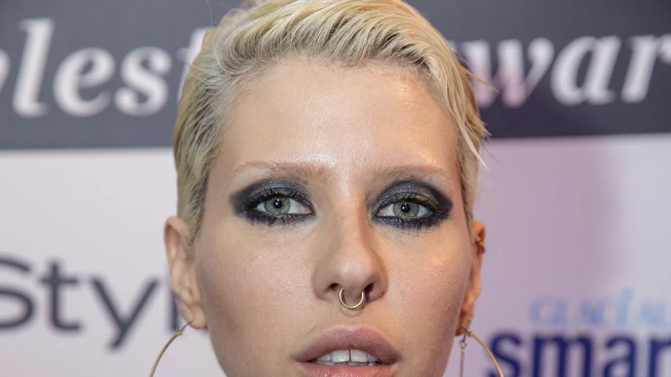 Megalázták a csinos fotóst a kamerák előtt