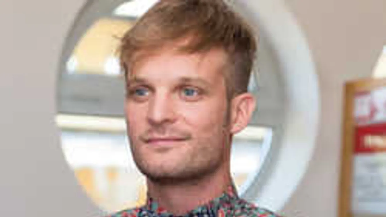 Mi folyik itt? Újabb megasztároshoz törtek be