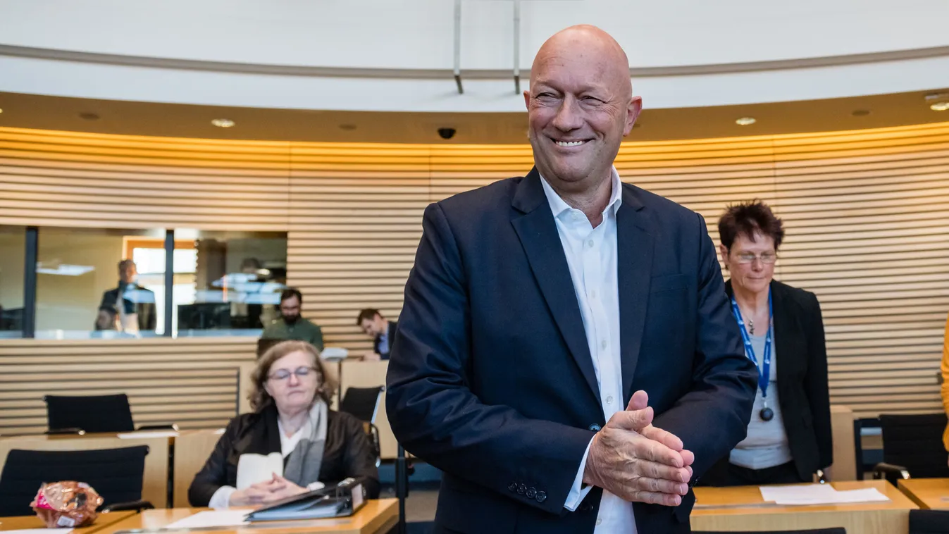 32 milliót kaszált az egy napig hivatalban lévő tartományi kormányfő