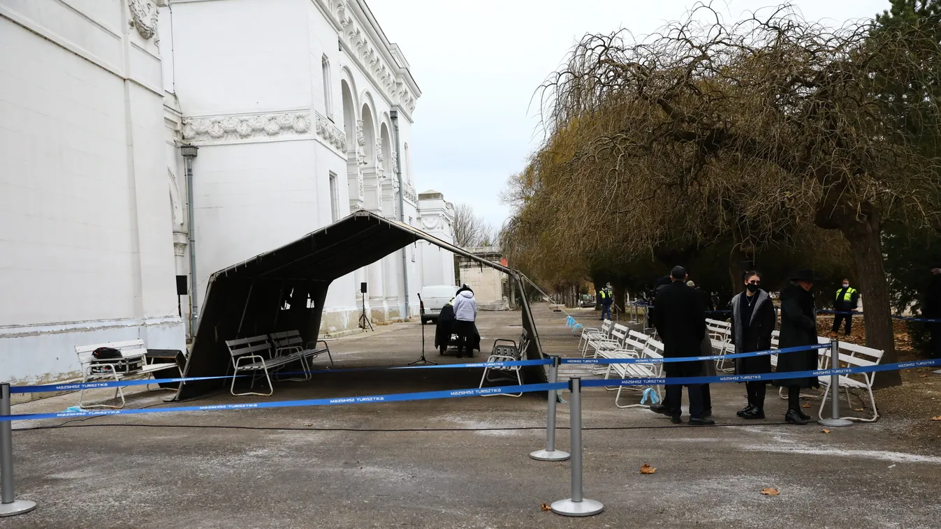 Drámai fotó Sas József koporsójáról!