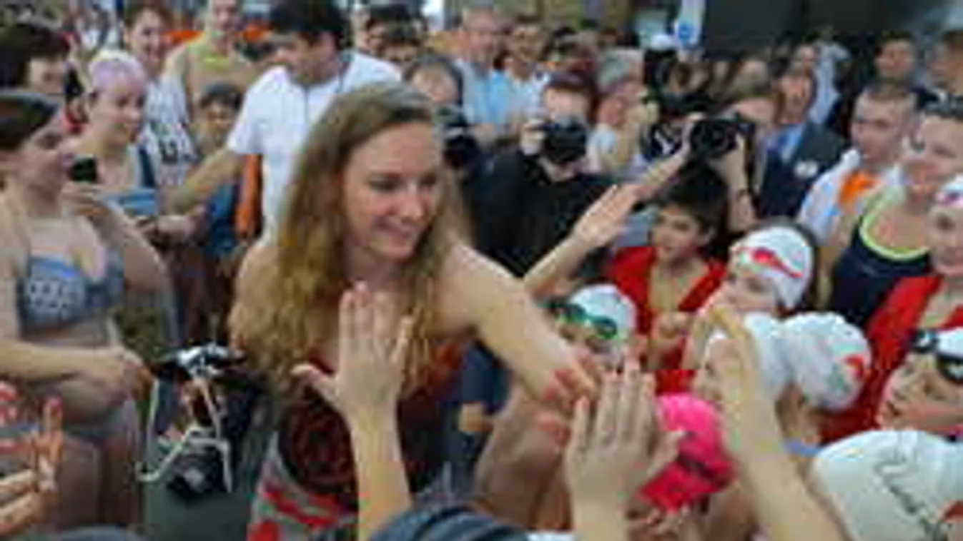 Elsöprő siker, így ünnepelték Hosszú Katinkát a rajongók