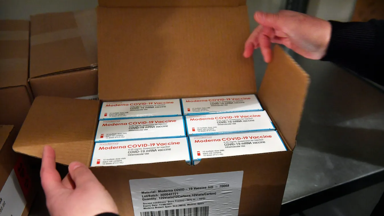 Fotókon: újabb Moderna-vakcinaszállítmány érkezett Budapestre