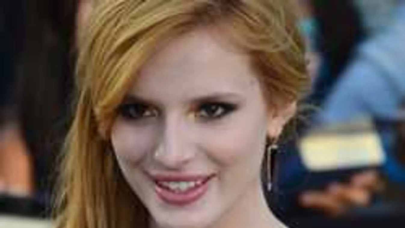 Bevállalta: a bugyit és a melltartót is ledobta a 19 éves színésznő